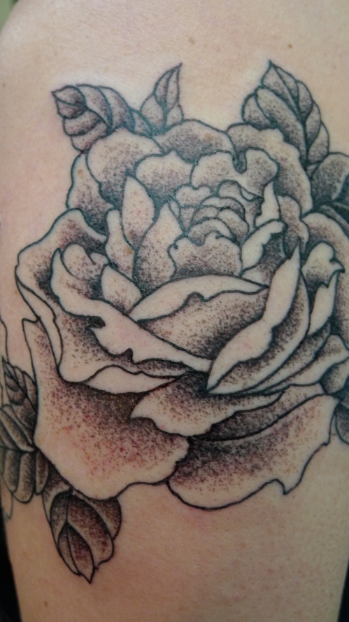 yet another great client im glad to know,she let me do this sweet classic rose on her.